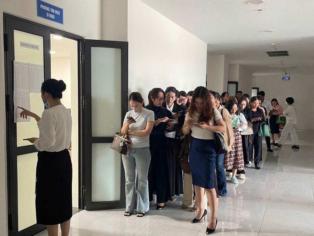 Không khí tại điểm thi: Trật tự, nghiêm túc trước giờ gọi tên vào phòng sát hạch
