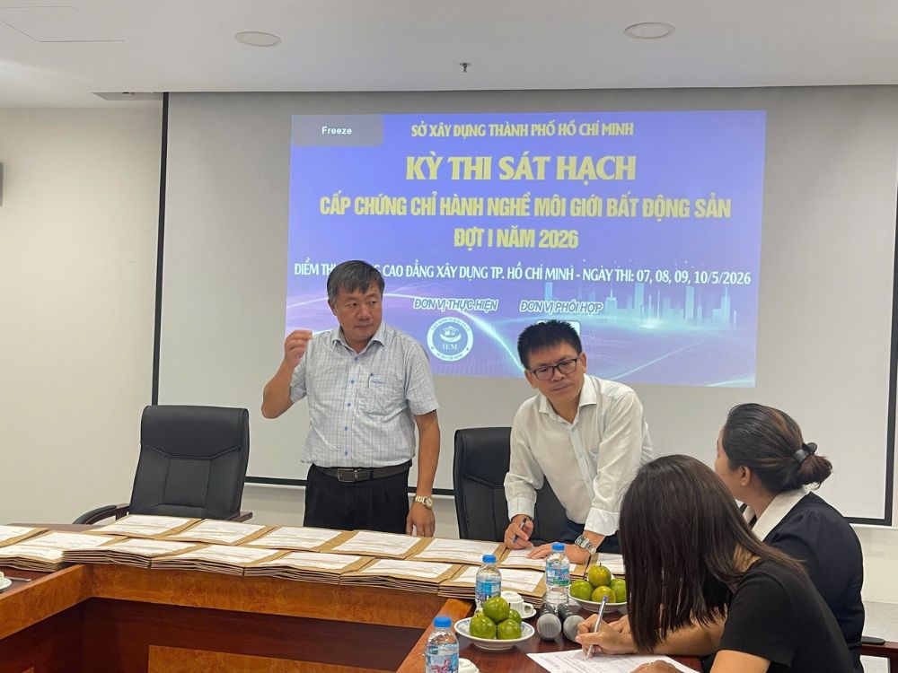 Bàn giao phong bì niêm phong mã thí sinh: Đề cao tính bảo mật tối đa